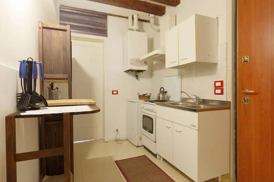 Apartment, 1 Bedroom | Private kitchenette | Fridge, stovetop, cookware/dishes/utensils
