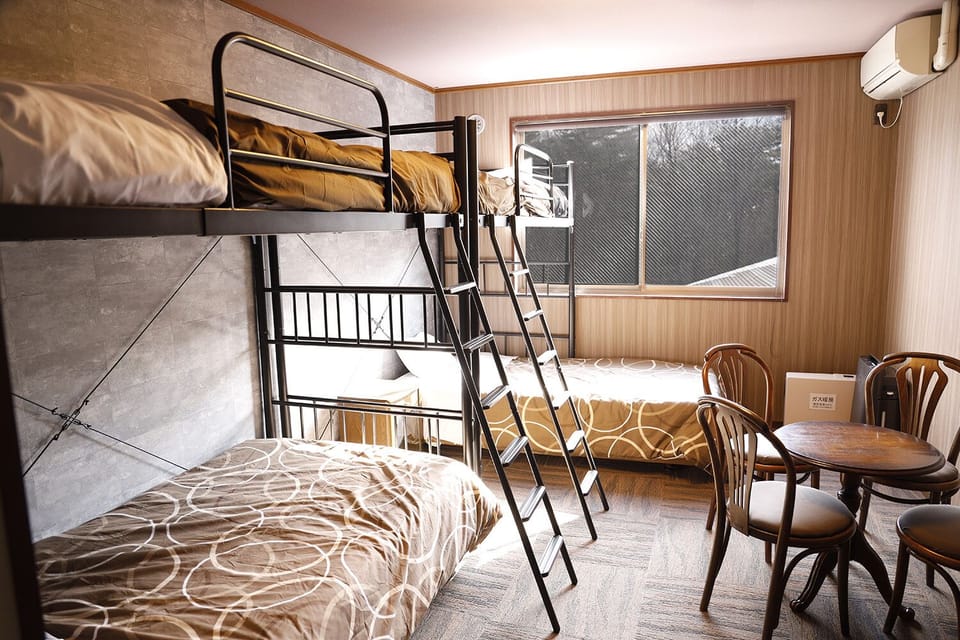 Twin Room (Run of the House) | Desk, free WiFi, bed sheets