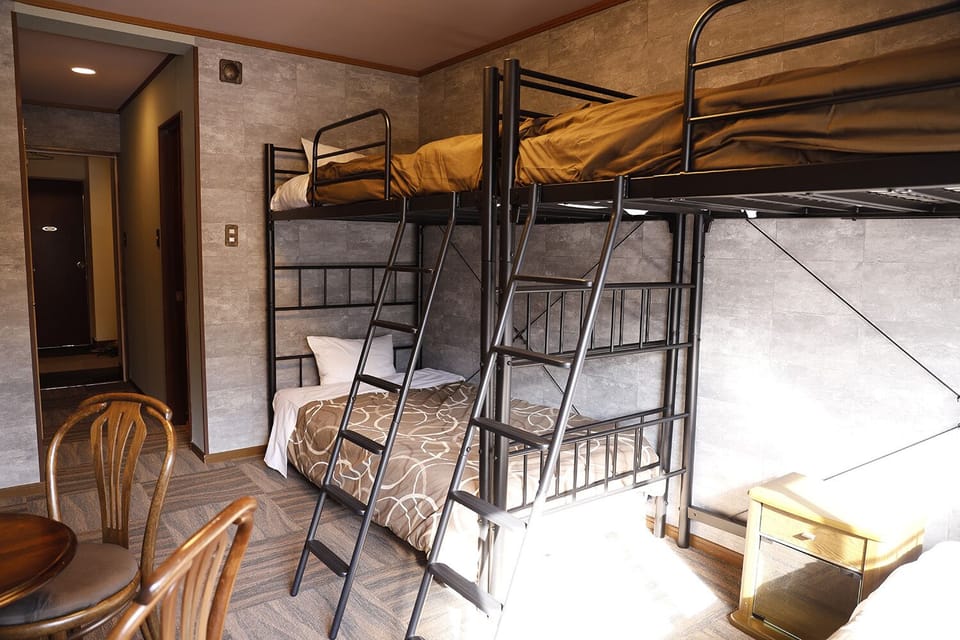 Twin Room (Run of the House) | Desk, free WiFi, bed sheets