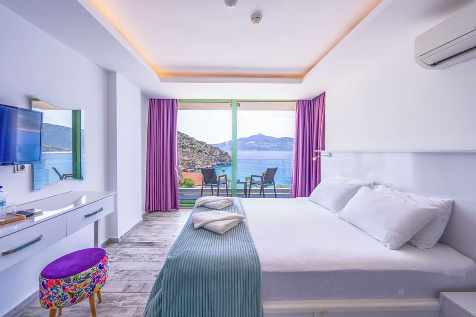 Deluxe Room | Premium bedding, minibar, desk, soundproofing