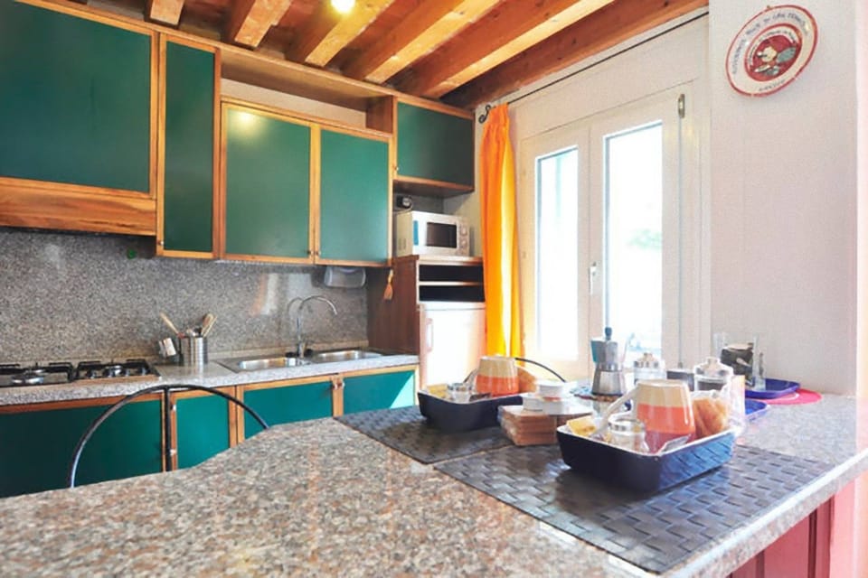 Apartment, 1 Bedroom | Private kitchenette | Fridge, stovetop, cookware/dishes/utensils