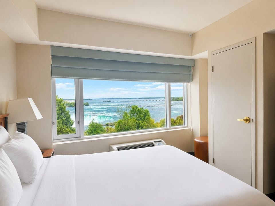 Standard Room, 1 Queen Bed, Accessible Bathtub, Jetted Tub | Desk, blackout drapes, iron/ironing board, free cribs/infant beds