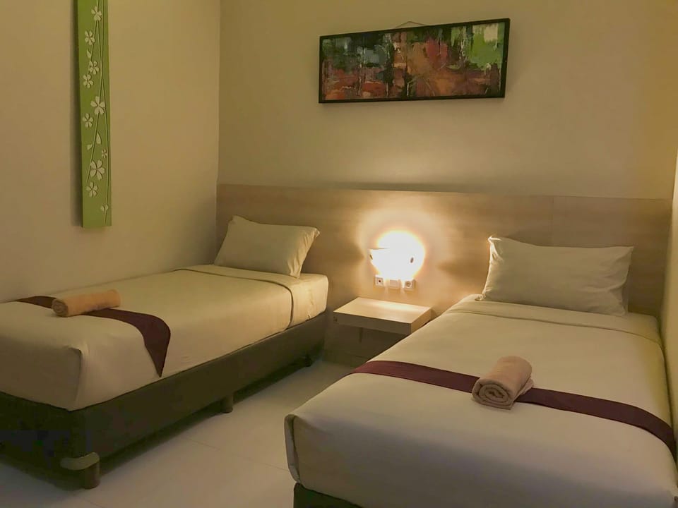 Deluxe Twin Room | Desk