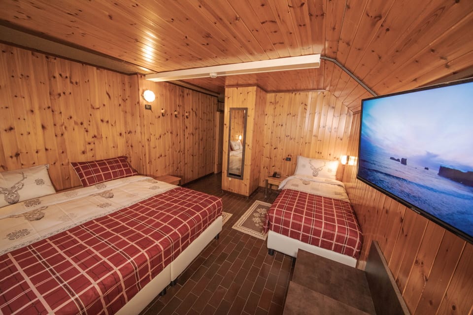 Comfort Triple Room | Down comforters, in-room safe, desk, free WiFi