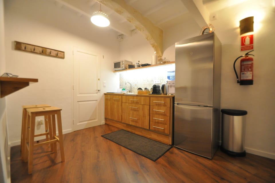 Shared fridge, shared microwave, toaster, cookware/dishes/utensils
