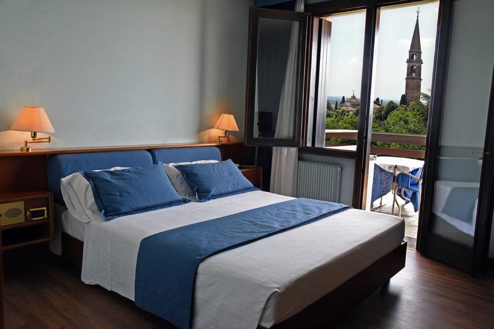 Frette Italian sheets, premium bedding, down comforters, minibar