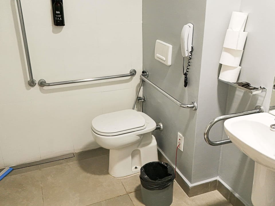 Classic Room, 1 Double Bed, Accessible | Desk, blackout drapes, soundproofing, free WiFi