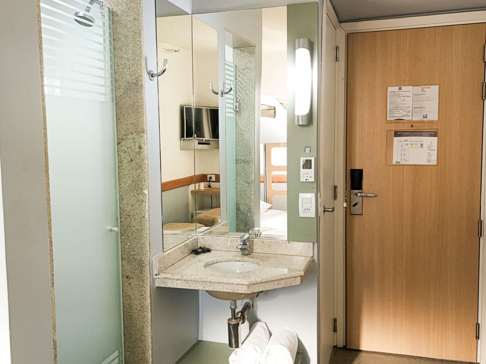 Standard Room, 3 Twin Beds | Desk, blackout drapes, soundproofing, free WiFi