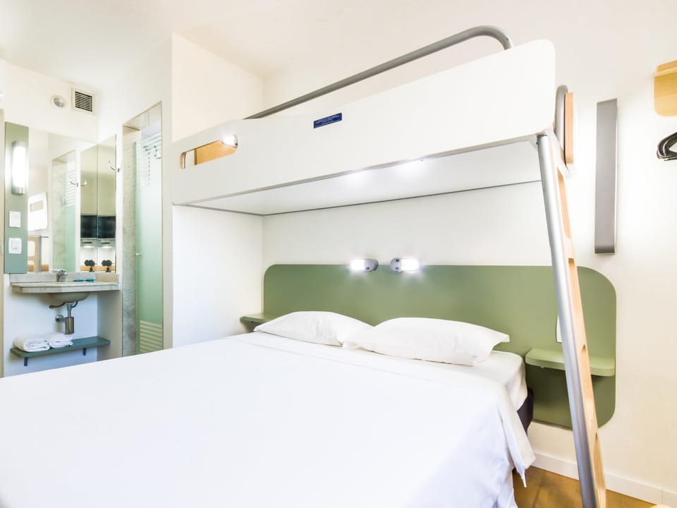 Apartment, 1 Double Bed | Desk, blackout drapes, soundproofing, free WiFi