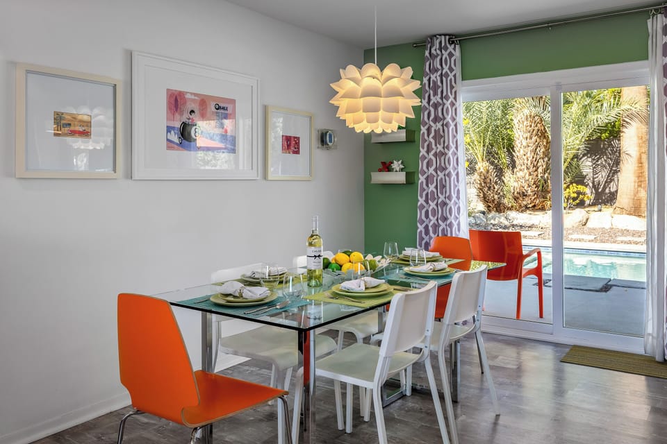 Indoor dining for 6