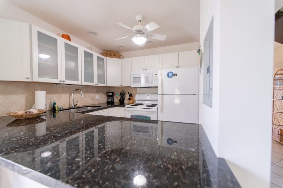 dinning to kitchen