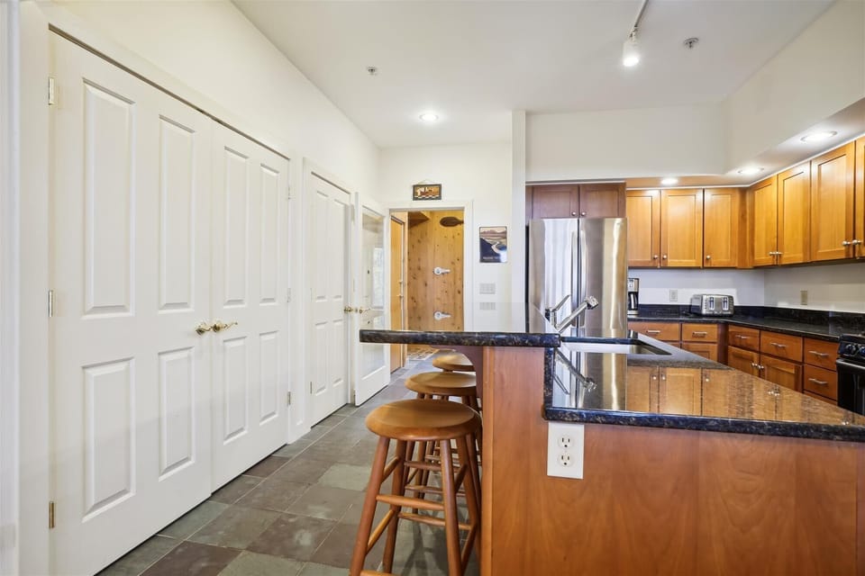 Granite counter tops.