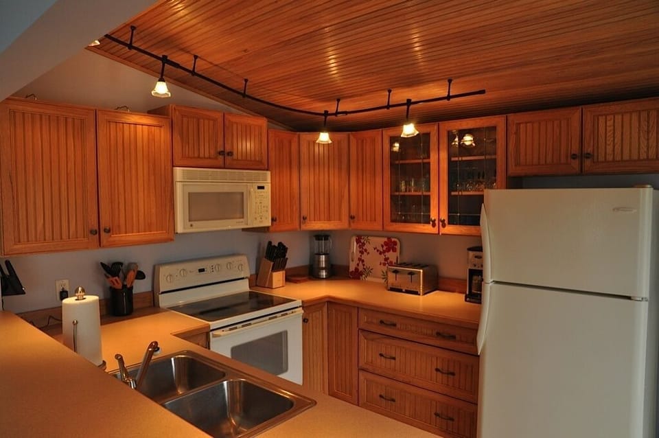 Kitchen with dishwasher - Kitchen with dishwasher