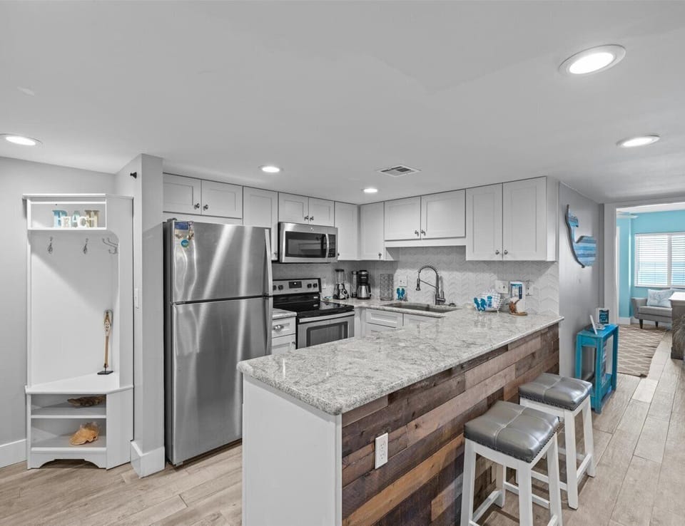 HSRC 404 Kitchen/ Breakfast Bar