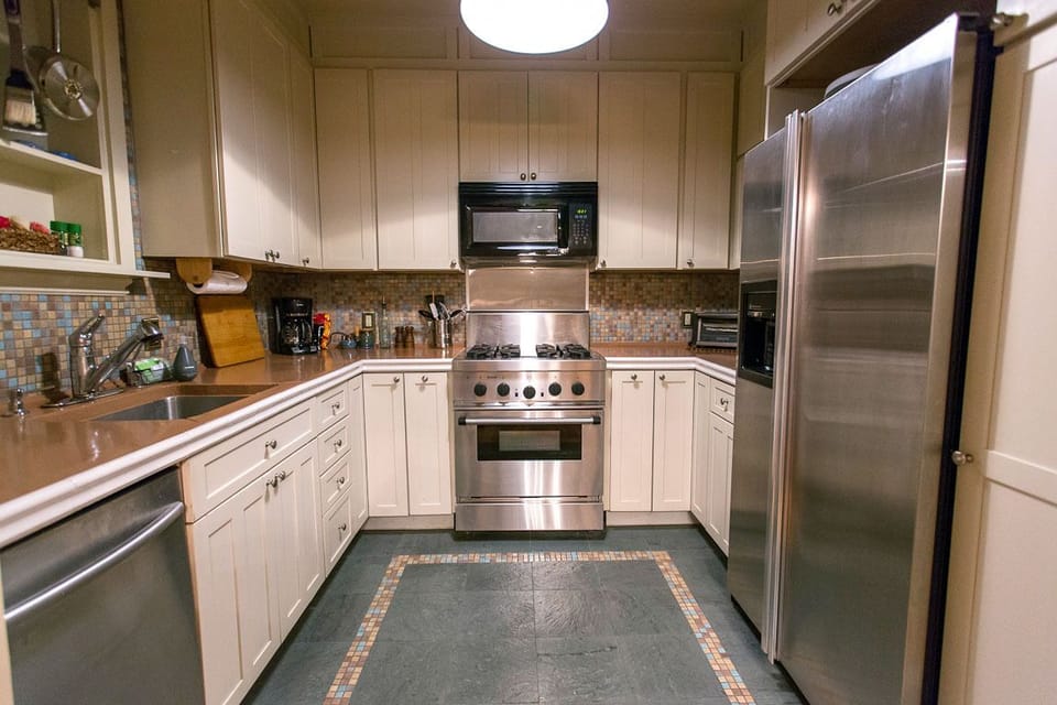 The kitchen has everything you'd need to cook a full meal.
