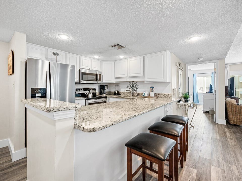 HSRC 314 Breakfast Bar/ Kitchen