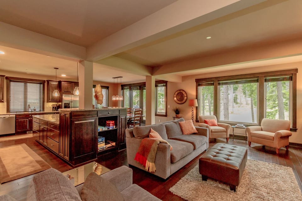 Cedar Crest Lodge in Suncadia - Open great room concept makes for great family times