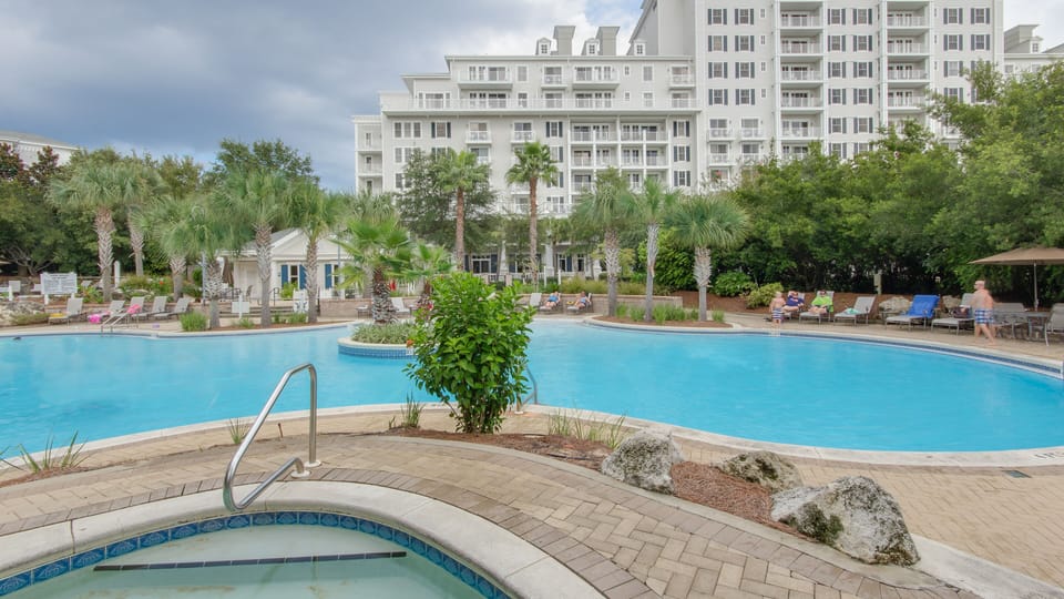 Grand Swimming Pool