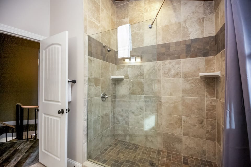 Lakeview Upstairs Bathroom