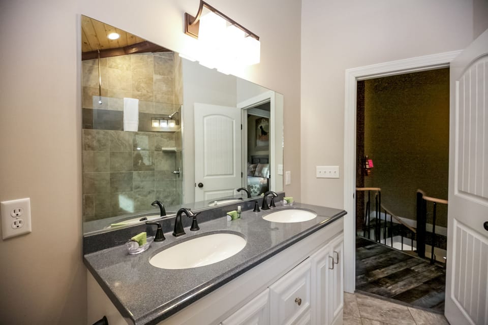 Lakeview Upstairs Bathroom