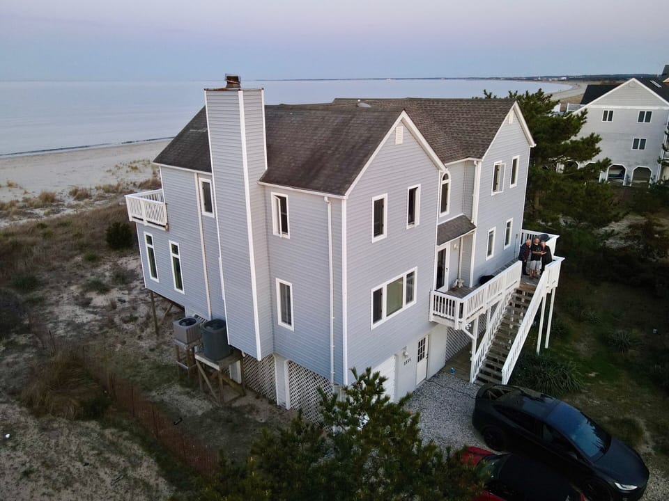 RIGHT on the water in a low density private area of DE! Your home: Welcome!