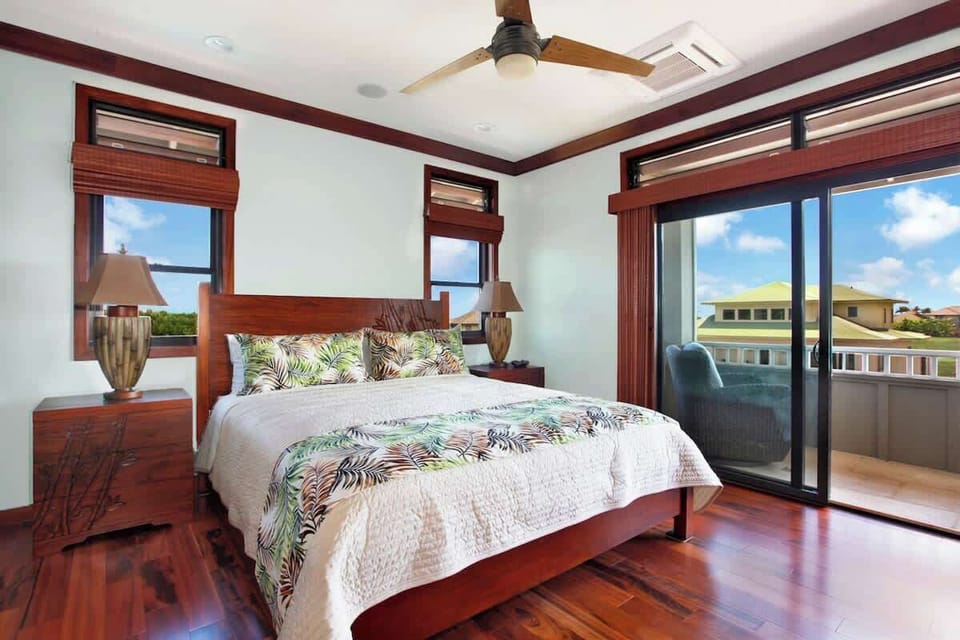 King Bedroom with own Lanai, private bath, A/C, Ceiling Fans and everything to keep you cool! 