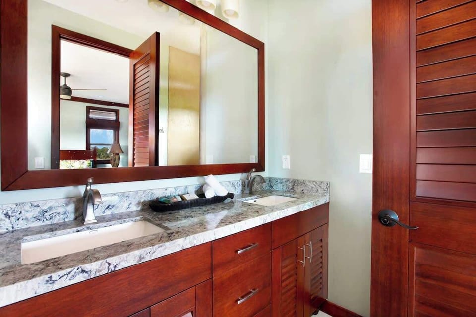 Dual Sinks, wall in shower for your comfort