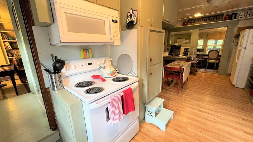 This country kitchen is perfect for those who want to embrace their inner chef.