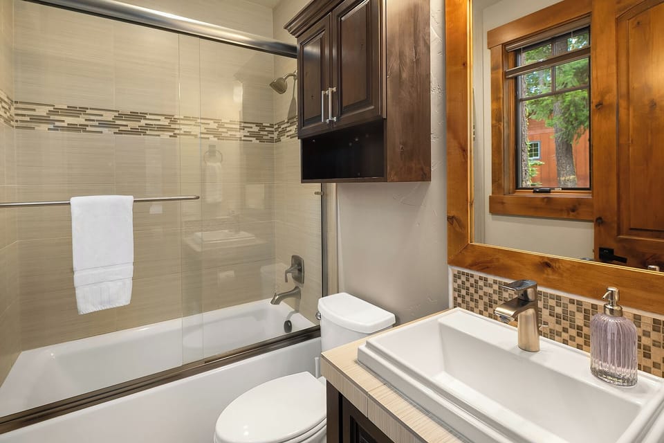 Three Sisters Lodge. - Private bath in the main floor king guest suite.
