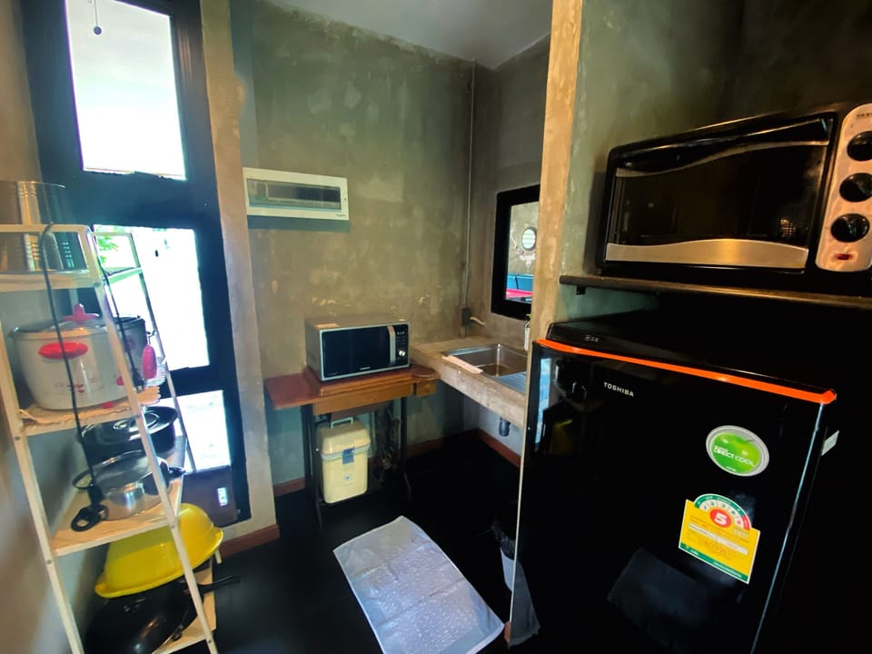 Modern Love Room | Private kitchen | Fridge, electric kettle