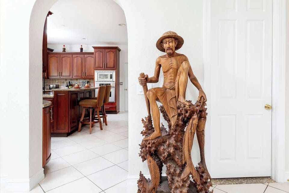 Entrance to kitchen