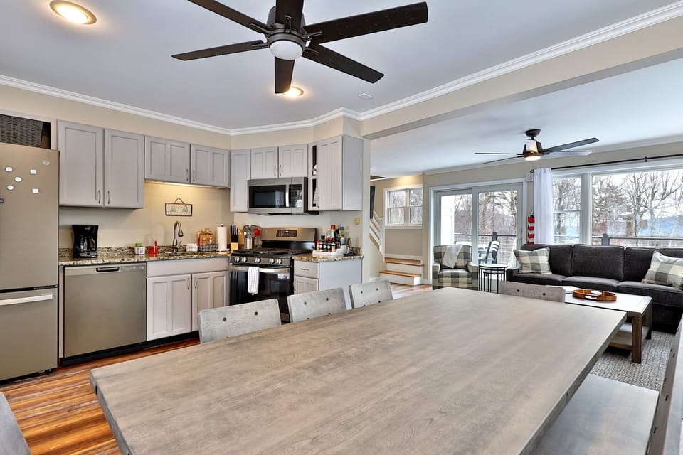 Stunning fully equipped kitchen for all of your cooking needs.