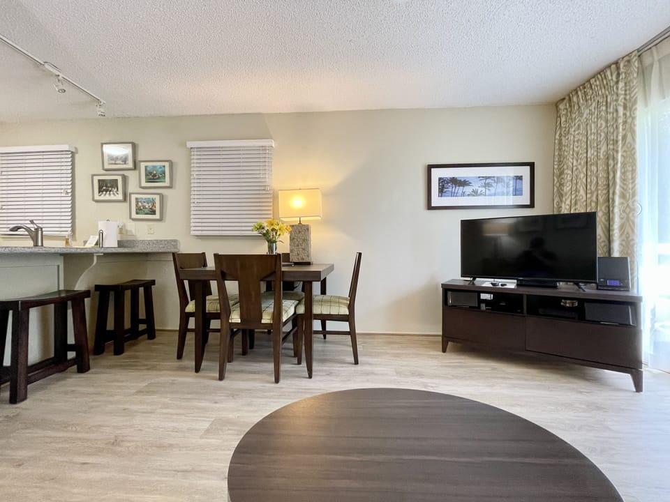 Living room with Sofa Sleeper, Cable TV, Outdoor Lanai Access, A