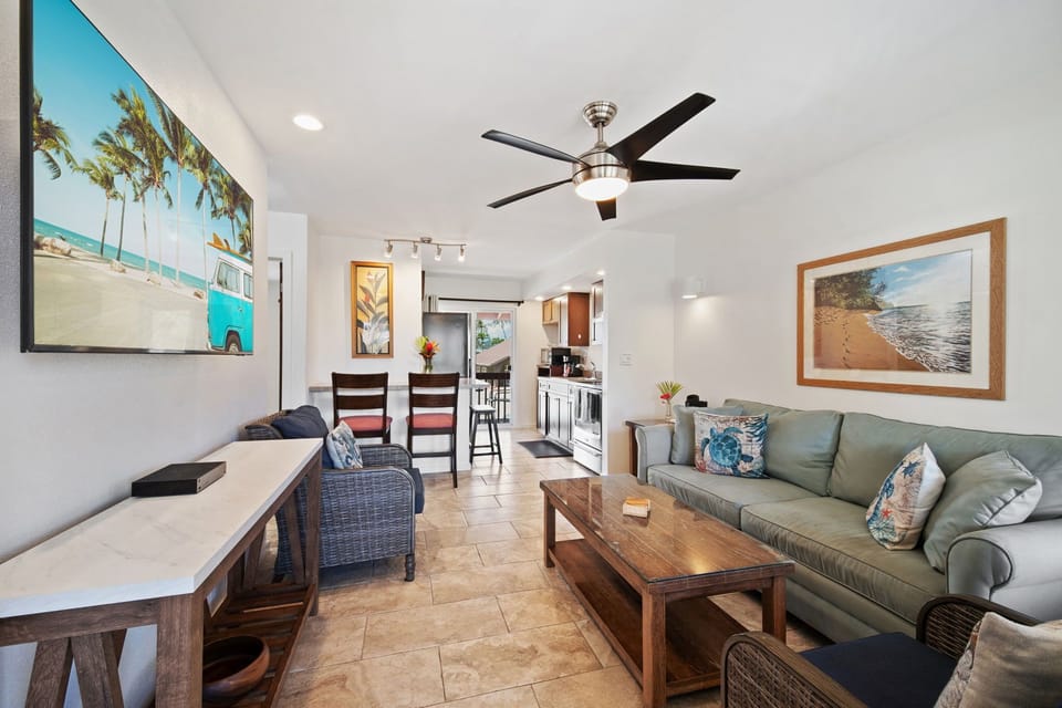 Cozy living area with Smart TV and Spectrum Cable