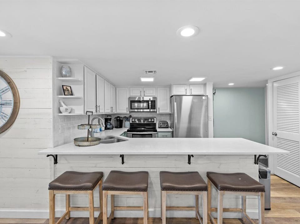 HSRC 618 Breakfast Bar/Kitchen