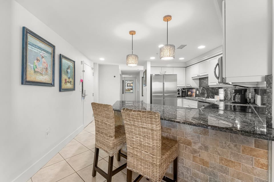 Kitchen with Breakfast Bar