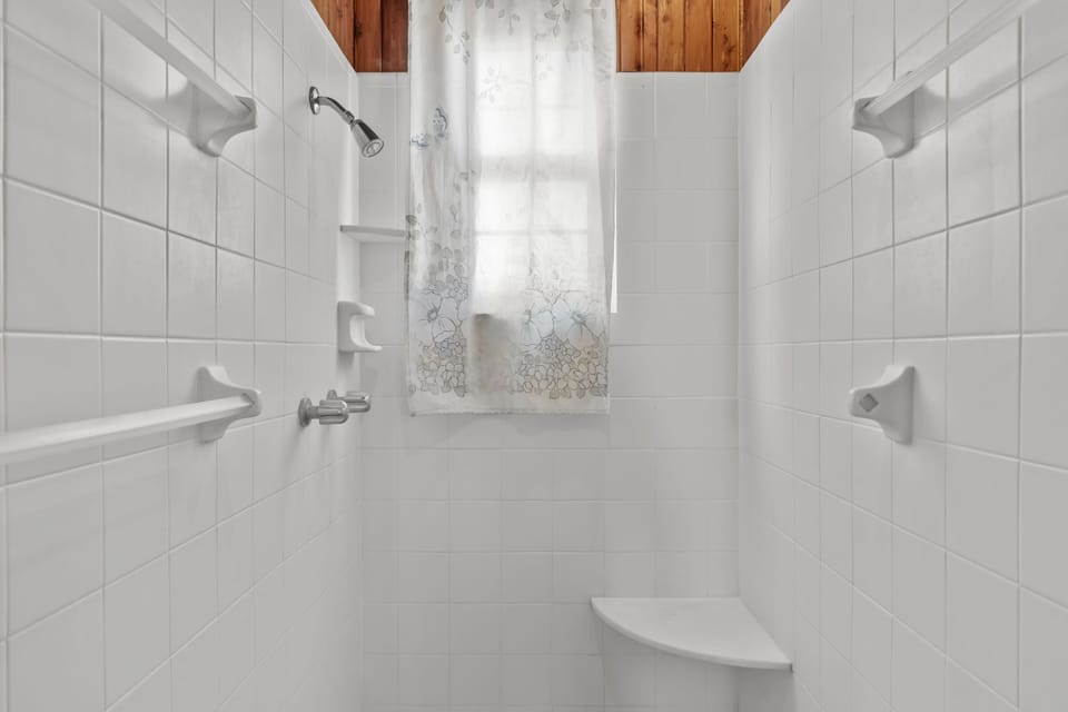 2 Shower Rooms