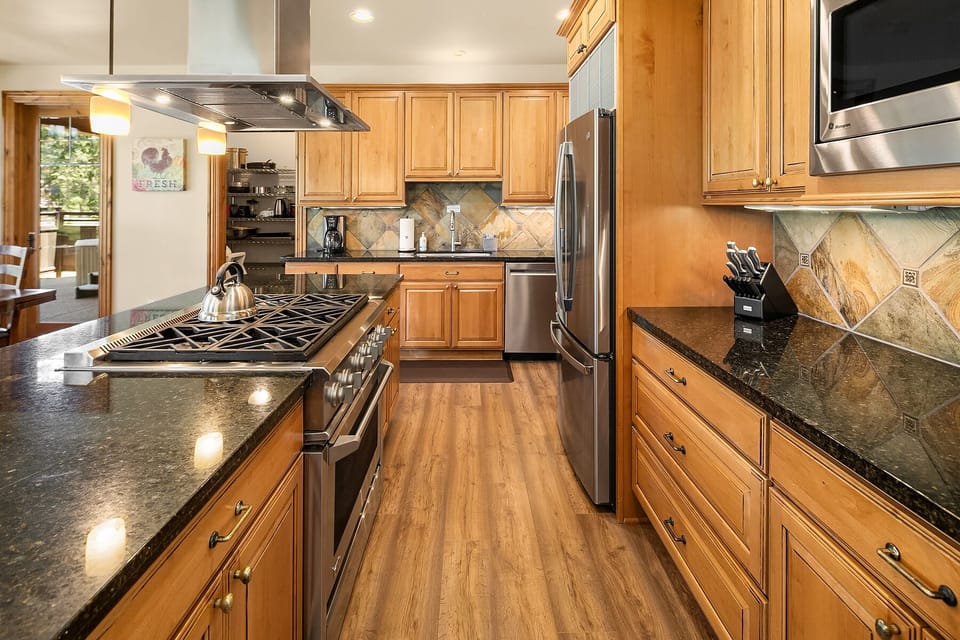 Pine Cone: - Fully stocked kitchen with a gas cooktop and granite counters.