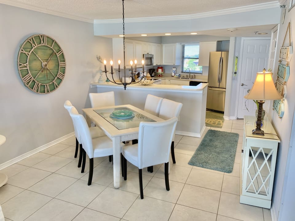 Dining room seating for 6