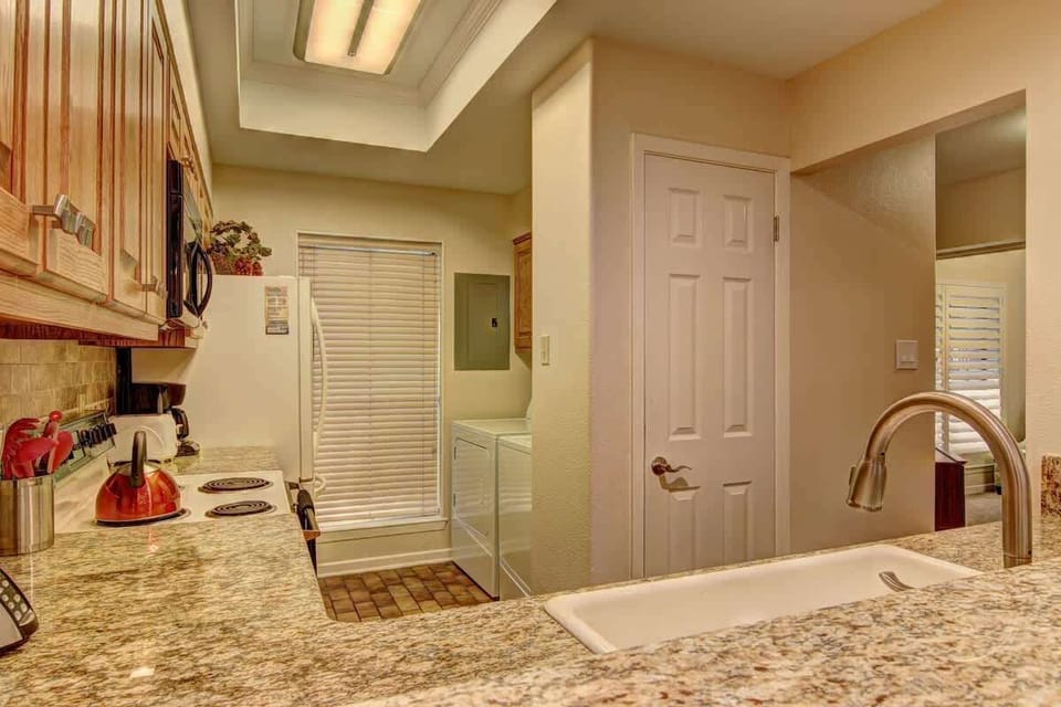full size kitchen 