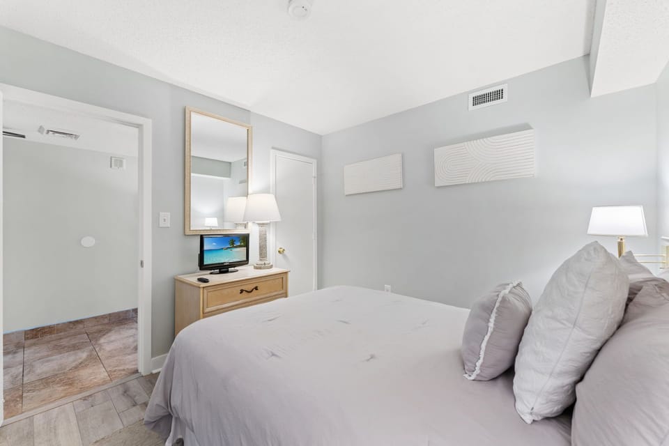 3rd Bedroom w/1 Queen