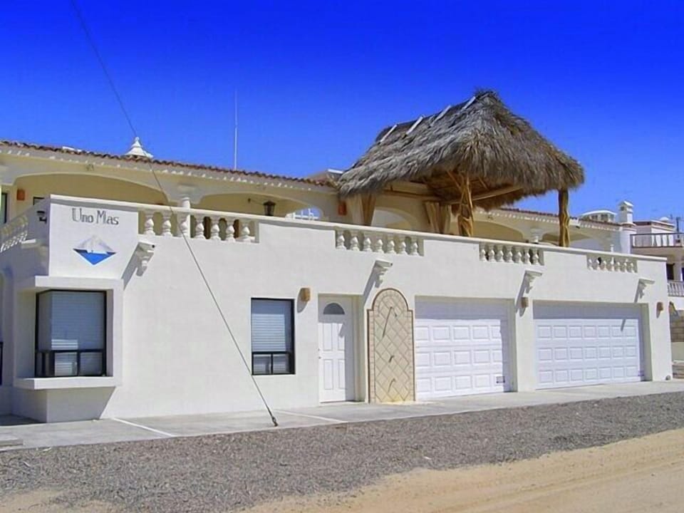 Uno Mas Main Entrance 