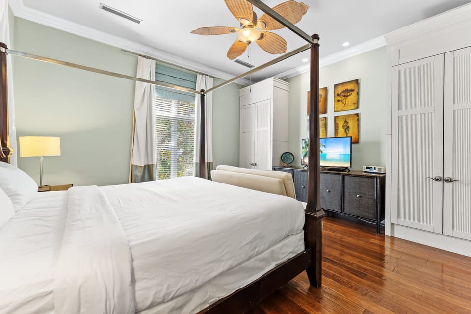 1st Floor Master Bedroom