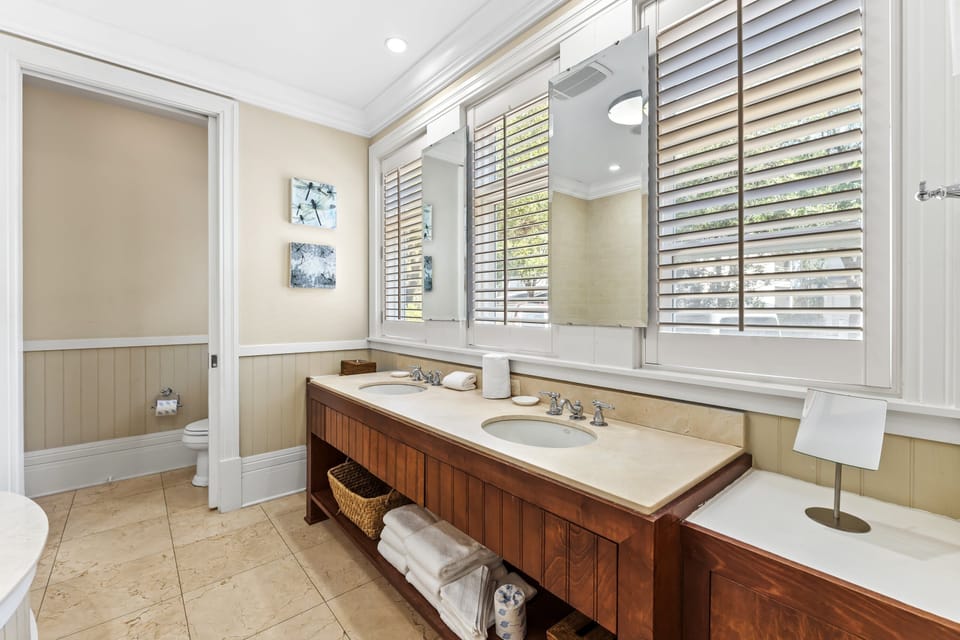 1st Floor Master Bathroom