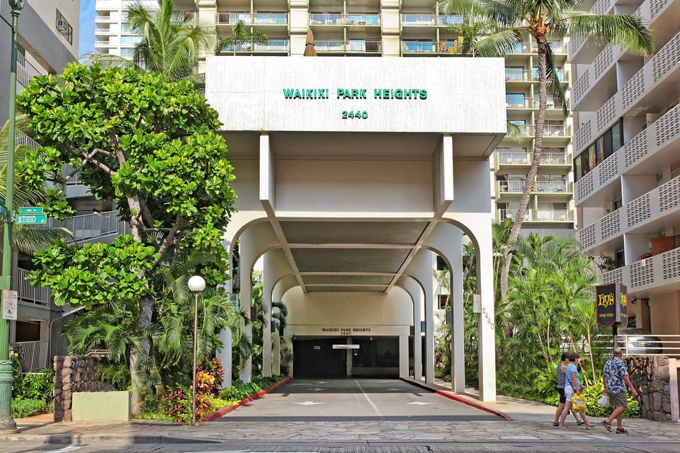 Entrance to Waikiki Park Heights on Kuhio Ave