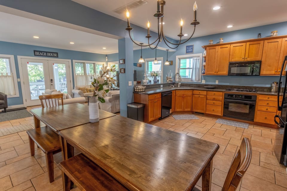 Main Level | Dining | Kitchen