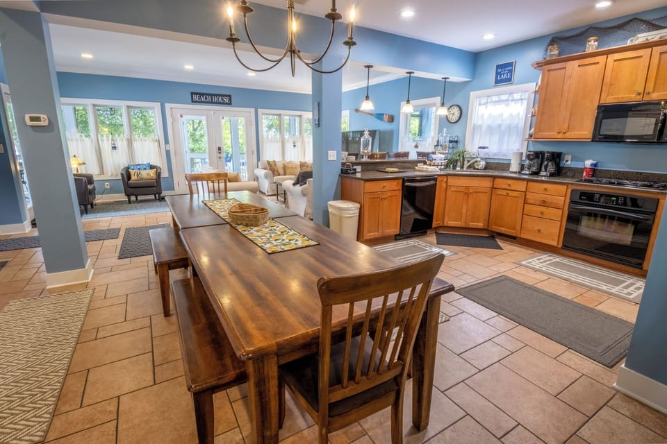 Main Level | Dining | Kitchen