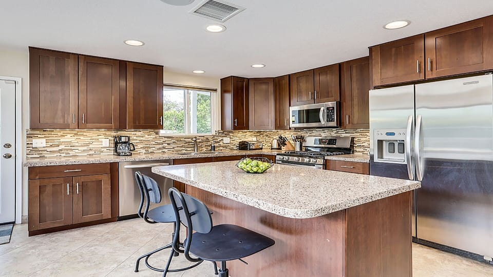 Counter Island Seating/Stainless Steel Appliances