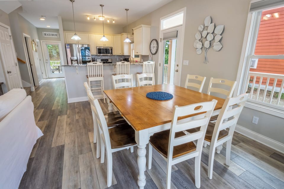 Main Level | Dining