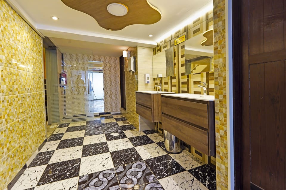 Quadruple Room | Bathroom | Free toiletries, slippers, towels, soap